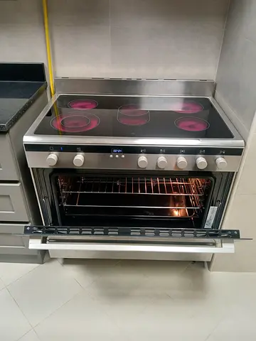 Siemens Latest Model electric cooker 90x60cm for sale