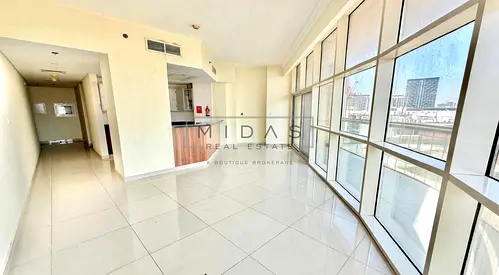 1BR/Vacant/Un Furnished/Close to Mall & School
