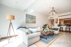 Large Layout | Mid Floor | Open Kitchen