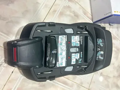 Infant car seat base (used) - easy install ISOFIX/seatbelt compatible