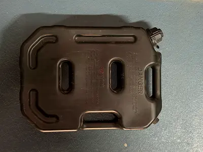10L Portable Plastic Fuel / Water Jerry Can with Handle - Used