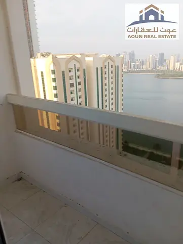 🏡 **شقة غرفتين وصالة للإيجار في الخان – الشارقة** فرصة مميزة للسكن في منطقة الخان بالشارقة! شقة واسعة ومريحة تتكون من غرفتي نوم، إحداهما غرفة ماستر،