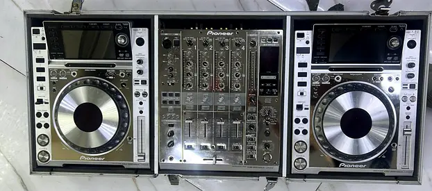 Pioneer Full Set PLATINUM LIMITED EDITION - 2x CDJ-2000 Nexus + DJM-900 Nexus + Flight Case - Ultra