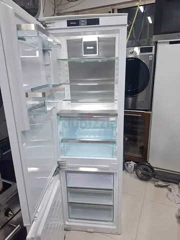 Large single-door upright refrigerator - good working condition