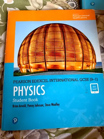 Pearson Edexcel International GCSE (9-1) Physics Student Book - Pearson Education