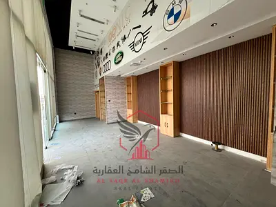 محل تجاري مساحه كبير جدا مع باركنات مجانيه صالح ل كافه الانشطه التجاريه والتخزين موقع مميز وحيوي قريب من كل الخدمات وسهولة دخول وخروج الشاحنات