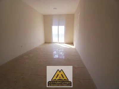 اول ساكن / غرفه وصاله / بلكونه / غرفه ماستر / مساحه كبيره /الروضه 2  / ع الطريق الرئيسي /