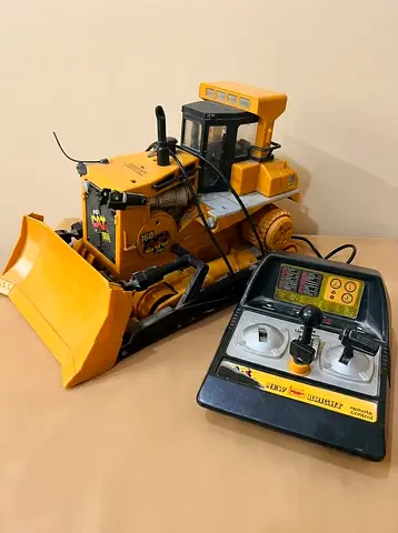 العنوان: للبيع: جرافة كاتر بيلر (CAT D9L) كلاسيكية ضخمة - إصدار نادر 1986 من New Bright