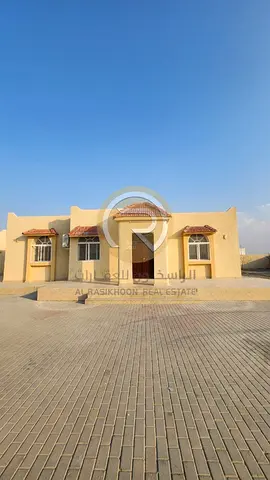 فيلا واسعة للإيجار | حديقة كبيرة | عرض مميز
