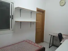 Small independent room, attached bath , walking distance from oud metha metro station