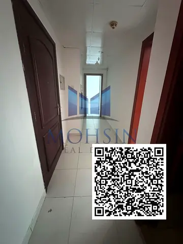 شقة للإيجار بموقع متميز وجاهزة للسكن الفوري في برج "فالكون" بعجمان؛ تتكون من غرفة وصالة (1-BHK) وتضم موقف سيارات، وتتميز بإطلالة بحرية ومفتوحة بالكامل