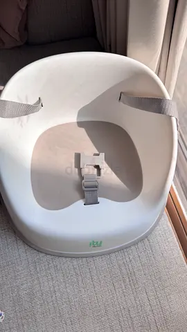 baby booster seat with safety straps