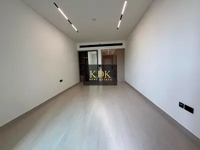 استوديو حديث | منطقة JVC 16 | شرفة | إطلالة على المجتمع والمدينة