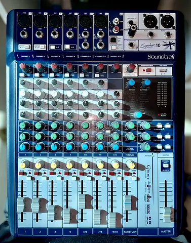 Soundcraft Signature 10 analog audio mixer