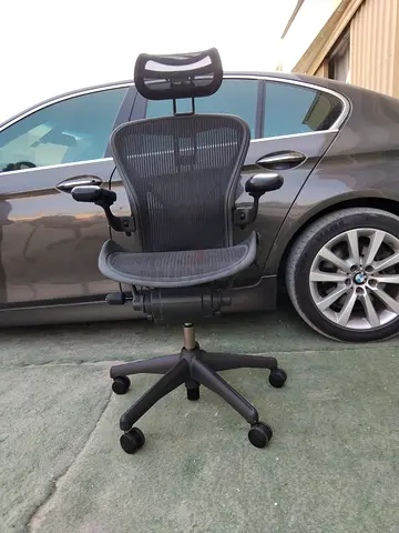 Herman Miller Aeron size B fully loaded with headrest