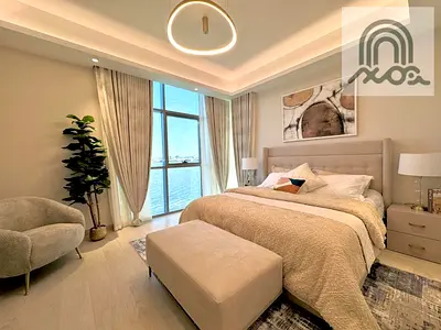 own 3 bedrooms and a living room with a sea view at the best prices