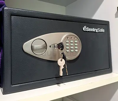 SentrySafe small electronic safe with keys - good condition