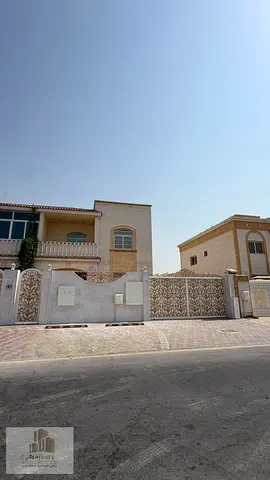 🏡🔥 للإيجار فيلا في النخيلات – الشارقة | 7 غرف نوم | دورين | 100,000 درهم سنويًا