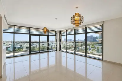 Corner Apt | Spacious Unit plus Maid's Room