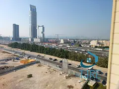 SPACIOUS l SKYLINE VIEW l WITH BALCONY