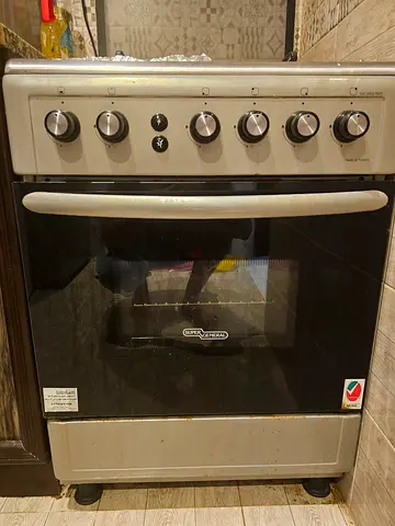 Super General freestanding gas cooker with oven - used with excellent condition, with no issues