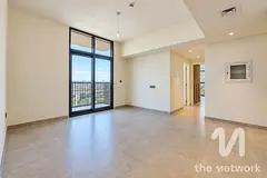 Marina Skyline View | High Floor | Study Room