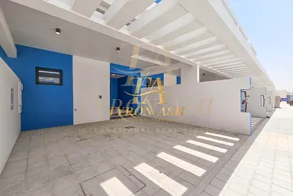 12 CHEQUES| LANDSCAPE +HOT TUB INCLUDED