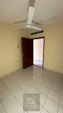 شقة غرفة وصالة للإيجار في المجرة بالقرب من كورنيش الشارقة للعزاب والعائلات