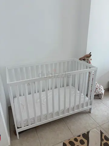 White Wooden Baby Crib - perfect Condition
