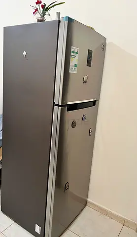 SAMSUNG 2-Door Frost Free Refrigerator - VERY Good Condition