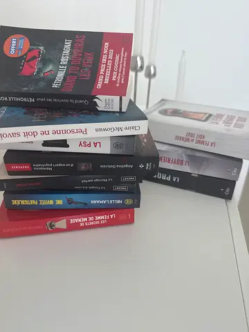 Collection of mixed fiction and non-fiction books — lightly used french