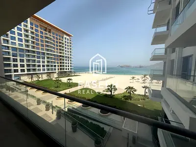 شقة متاحة للسكن باطلالة بحرية على ساحل خورفكان