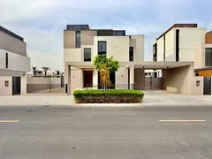 PURE CORNER | MAIN PARK | 6 Rooms | Driver's Room