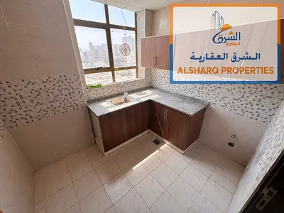 تاني صف كورنيش عجمان , غرفة وصالة بإضاءة طبيعية وتهوية جيدة , إطلالات رائعة