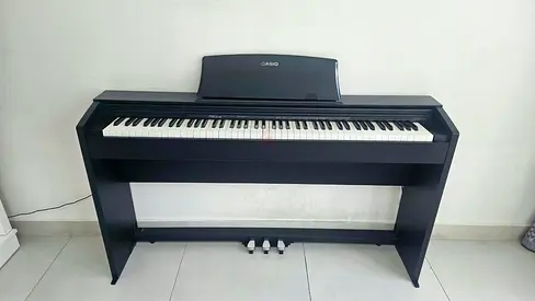 Casio digital piano (Privia PX-770) with stand and 3 pedals - excellent condition