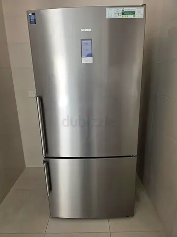 Siemens iq 700 refrigerator and bottom freezer