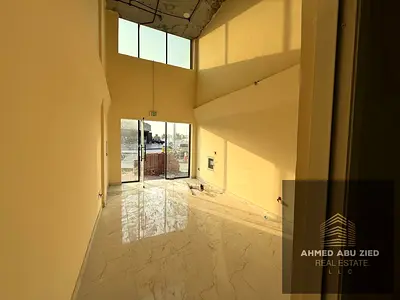 A unique opportunity for companies and investors: commercial and industrial warehouses (first occupancy) ready for immediate use, available for annual