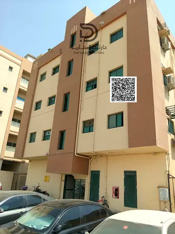 بناية للبيع في عجمان الروضة 1 على شارع قار تجاري، أرضي و3 أدوار، 19 شقة، دخل سنوي 390 ألف قابل للزيادة حتى 20%، السعر 5 مليون قابل للتفاوض للجادين