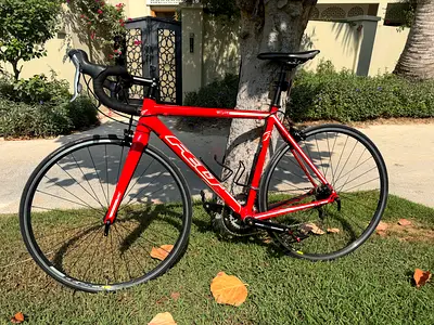Felt Red Road Racing Bike - Lightweight Frame, Shimano drivetrain