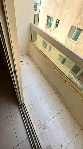 شقة غرفة وصالة في النعيمية 2 | بالقرب من شارع الملك فيصل | بلكونة | تكييف مركزي | 23,000 درهم