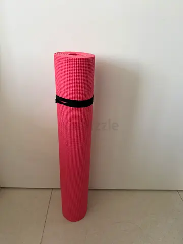 Red yoga mat - New, excellent condition