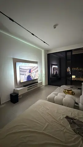 70“ inch SAMSUNG Ambilight with living wall and LG soundsystem