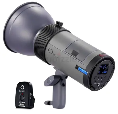 NEEWER Q300 300Ws 2.4G Outdoor Studio Flash - Like New / Open Box
