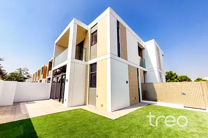 Corner | Landscaped | Perfectly Maintained