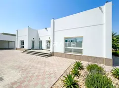 NEW SPACIOUS VILLA | HUGE BACKYARD