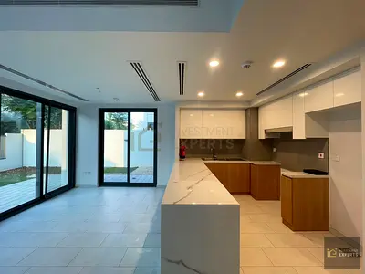 MAID'S ROOM | VACANT | PRIVATE GARDEN