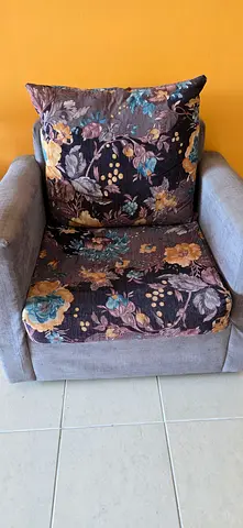 Single sofa