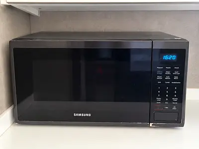 Samsung countertop microwave oven - used, good working condition