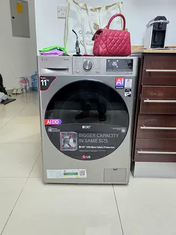 L.G ThinQ 11KG Washing machine Couple of month use still in Under Warranty with receipt