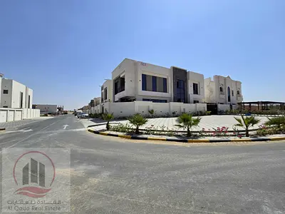 فيلا زاوية  للبيع بعجمان منطقة  الزاهية  مساحة الفيلا  3500 قدم الفيلا ( 5 غرفة ماستر  +مجلس كبير +  صالة كبيرة + حوش كبير + غرفة خادمة )